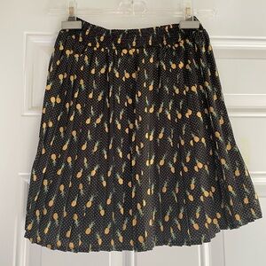 BNWT Stradivarius Pleated Pineapple print navy skirt